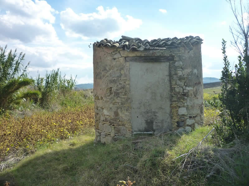 Una struttura adibita alla conta delle pecore in prossimitá di Candela (FG)